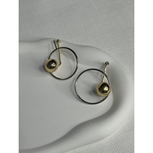 Gold ve Silver Renkli Küpe Gold ve Silver Renkli Küpe