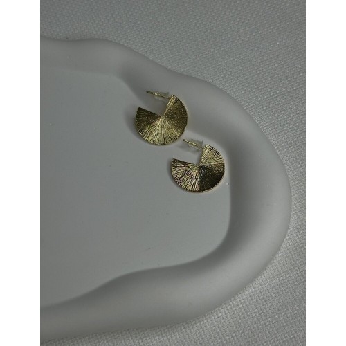 Gold Renkli Küpe Gold Renkli Küpe